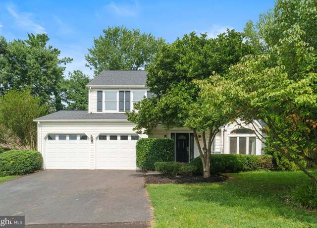 Property at 5600 Rocky Run Dr, Centreville, VA 20120, 3 beds, 3.5 baths