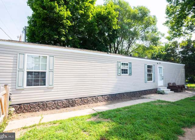 Property at 92 Edsel Ave, Martinsburg, WV 25405, 3 beds, 1 bath