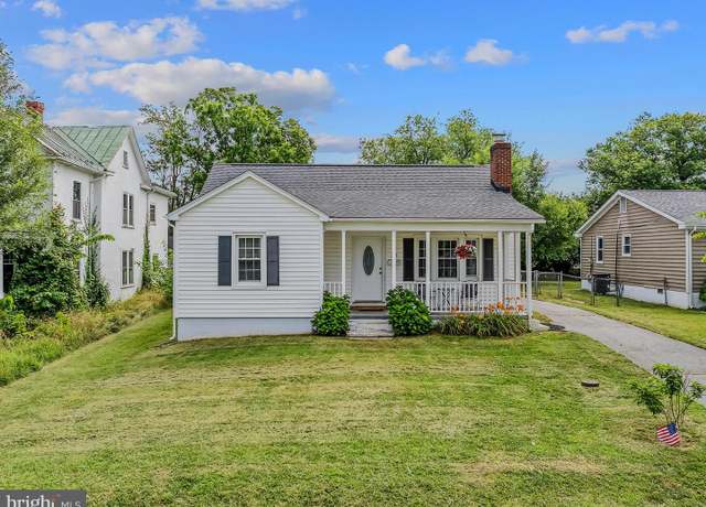 Property at 812 Jefferson Ave, Charles Town, WV 25414, 2 beds, 1 bath