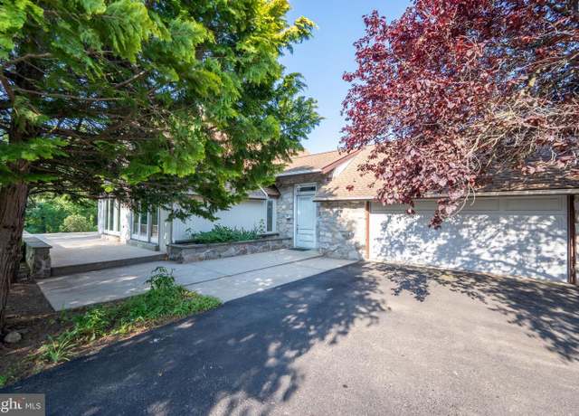 Property at 68 Knoll Cir, Boyertown, PA 19512, 5 beds, 3 baths