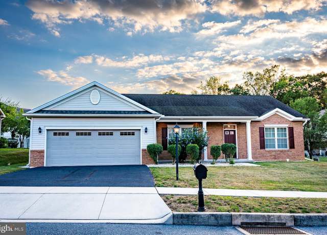 Property at 1710 Stroup Cir, Mechanicsburg, PA 17050, 3 beds, 2 baths