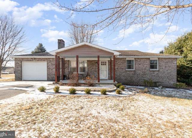 Property at 1334 Third Ave, Chambersburg, PA 17202, 3 beds, 2.5 baths