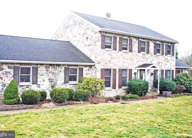 Property at 10 Wildflower Ln, Lancaster, PA 17603, 4 beds, 3.5 baths