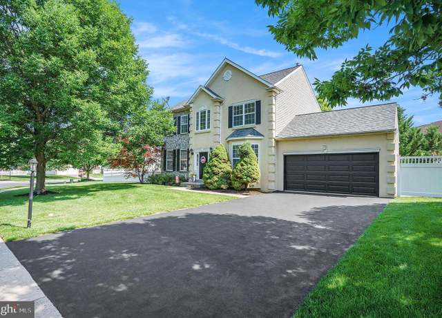 Property at 13 Crimson Dr, Norristown, PA 19401, 4 beds, 2.5 baths