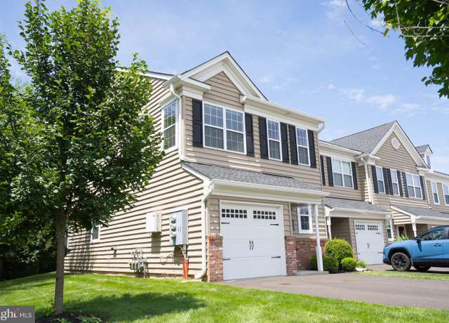 Property at 323 W Hamlin Ave, Telford, PA 18969, 3 beds, 2.5 baths