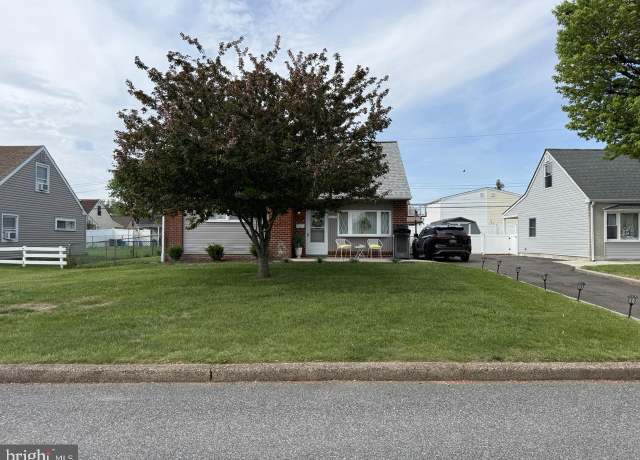 Property at 1006 Sanibel St, Philadelphia, PA 19116, 4 beds, 2 baths