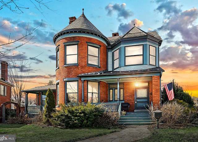 Property at 106 Eichelberger St, Hanover, PA 17331, 4 beds, 4 baths