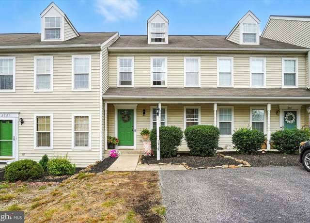 Property at 2719 Woodmont Dr, York, PA 17404, 3 beds, 1.5 baths
