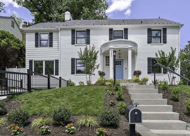 Property at 3801 Lorcom Ln N, Arlington, VA 22207, 4 beds, 4.5 baths