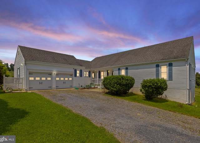 Property at 8268 Meadows Rd, Warrenton, VA 20186, 4 beds, 3.5 baths