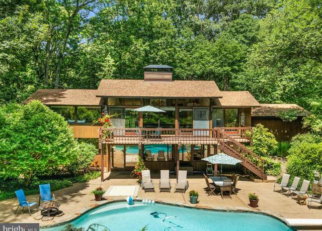 Property at 1749 Dressage Dr, Reston, VA 20190, 4 beds, 2.5 baths