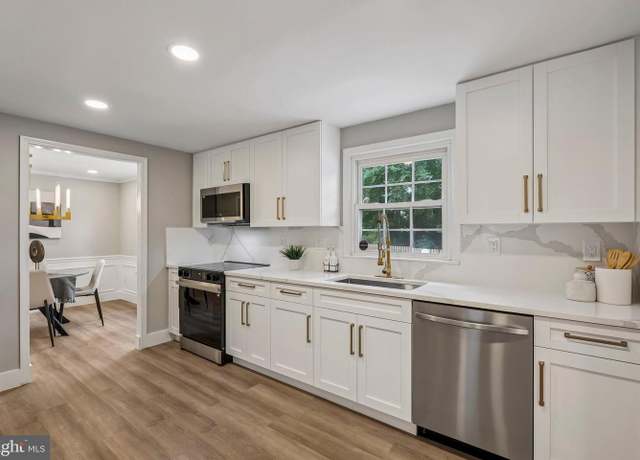 Property at 1510 Powells Tavern Pl, Herndon, VA 20170, 5 beds, 1.5 baths