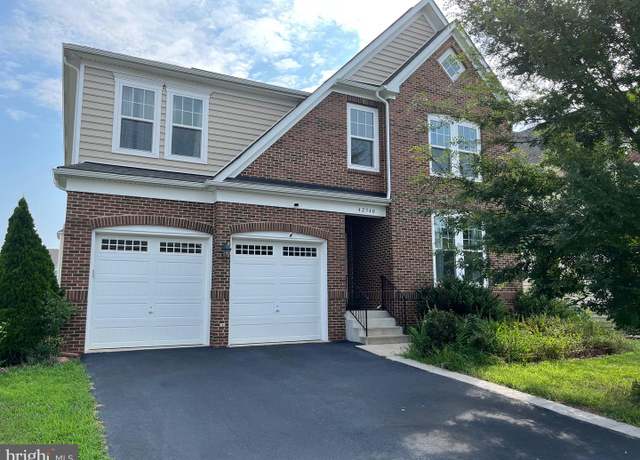Property at 42340 Abney Wood Dr, Chantilly, VA 20152, 7 beds, 5 baths
