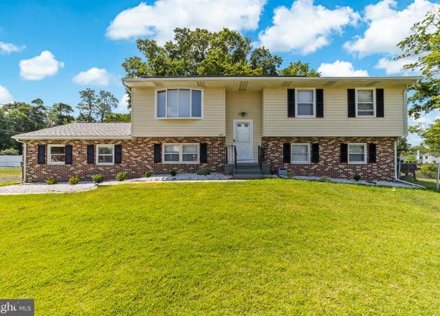 Property at 410 Lewistown Rd, Columbus, NJ 08022, 5 beds, 2 baths