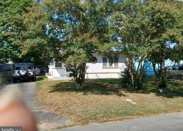 Property at 114 W Oxford St, Vineland, NJ 08360, 3 beds, 1 bath