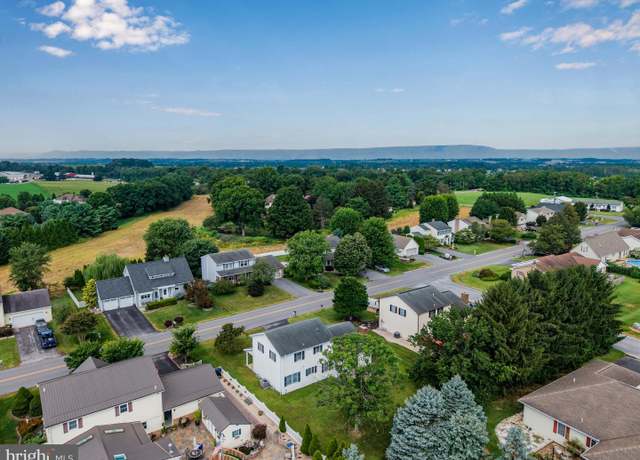 Property at 3534 Turnberry Dr, Chambersburg, PA 17202, 3 beds, 2.5 baths