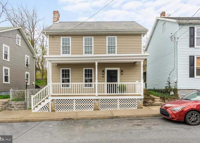 Property at 45 E North St, Waynesboro, PA 17268, 3 beds, 2 baths