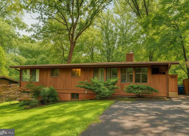 Property at 3321 Hartwell Ct, Falls Church, VA 22042, 4 beds, 2 baths