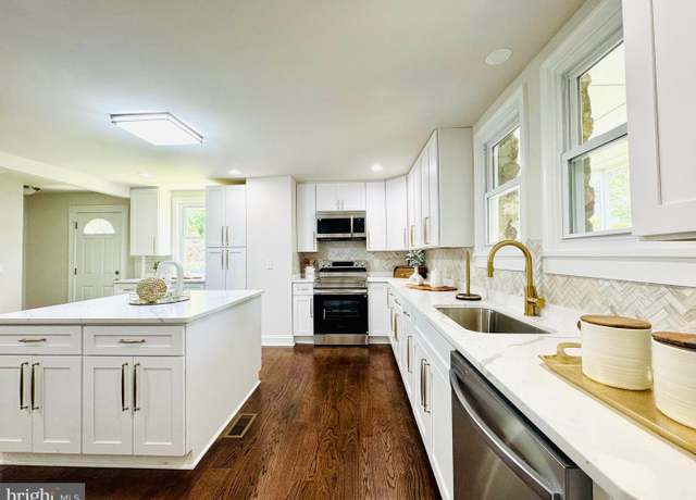Property at 716 Villa Ave, Front Royal, VA 22630, 4 beds, 3 baths