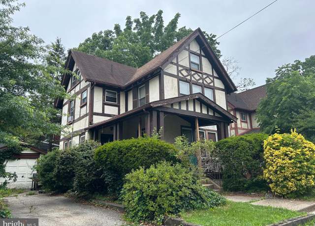 Property at 29 Aberdeen Pl, Woodbury, NJ 08096, 5 beds, 1.5 baths