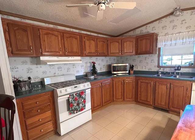 Property at 9 Forest Dr, Hightstown, NJ 08520, 2 beds, 1 bath