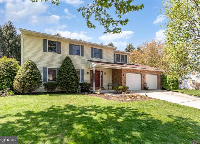 Property at 2110 Beacon Cir, Mechanicsburg, PA 17055, 4 beds, 2.5 baths
