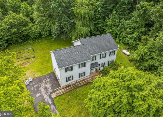 Property at 17 Oaklawn Dr, Parkesburg, PA 19365, 4 beds, 2.5 baths