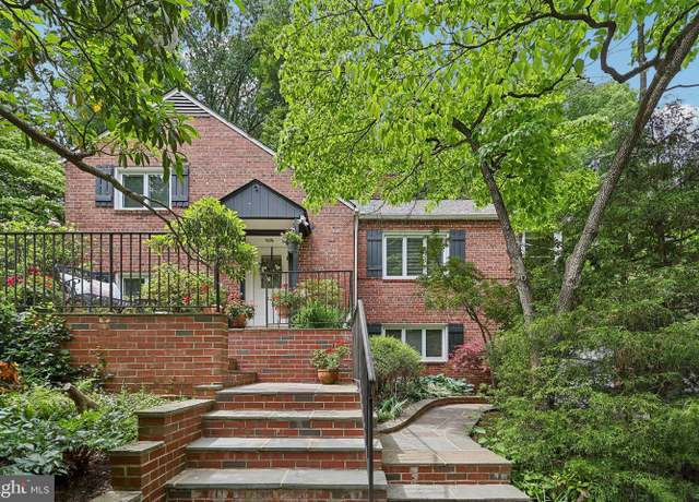 Property at 3919 30th St N, Arlington, VA 22207, 3 beds, 2 baths