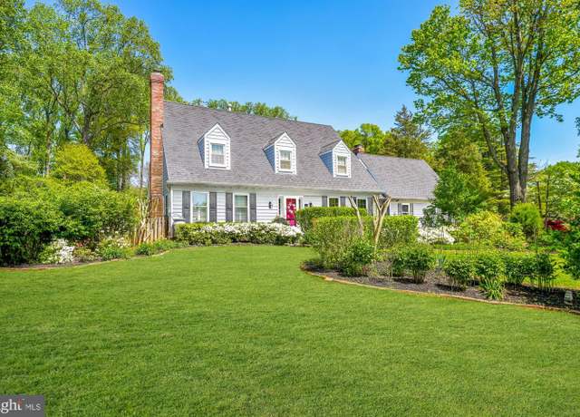 Property at 7112 Holyrood Dr, Mclean, VA 22101, 5 beds, 5.5 baths