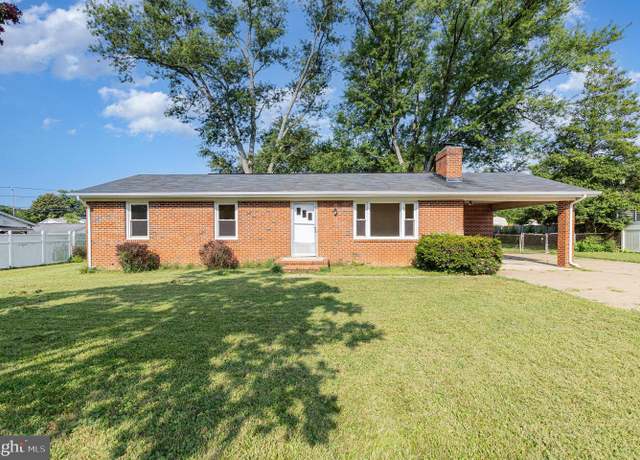 Property at 803 Grafton St, Fredericksburg, VA 22405, 3 beds, 1.5 baths