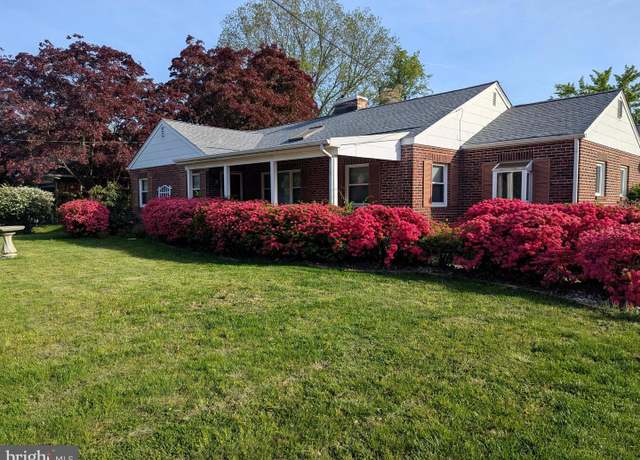 Property at 206 Wooddale Ave, New Castle, DE 19720, 3 beds, 2.5 baths