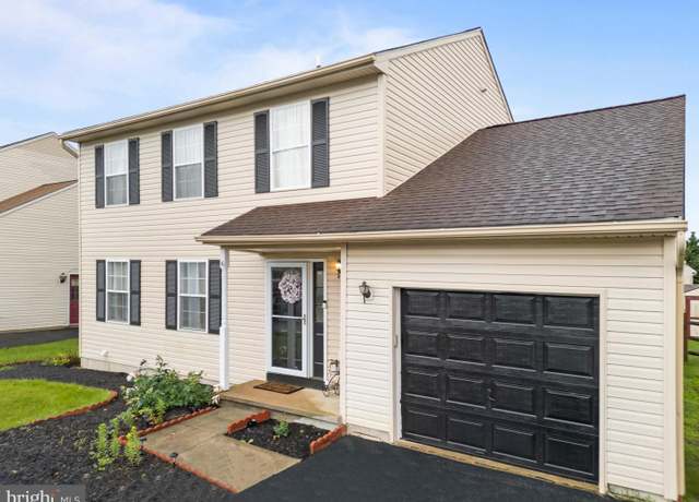 Property at 6 E Saxony Dr, New Castle, DE 19720, 3 beds, 2.5 baths