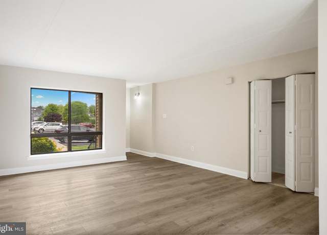 Property at 31 Ashley Ct, Marlton, NJ 08053, 2 beds, 2 baths