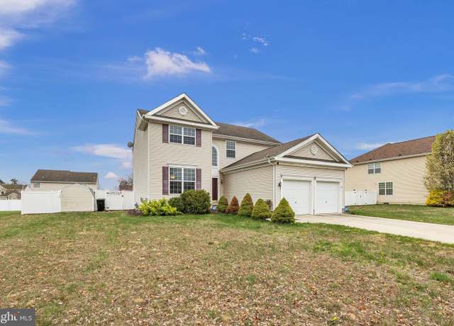Property at 4 Kensington Ln, Berlin, NJ 08009, 4 beds, 2.5 baths
