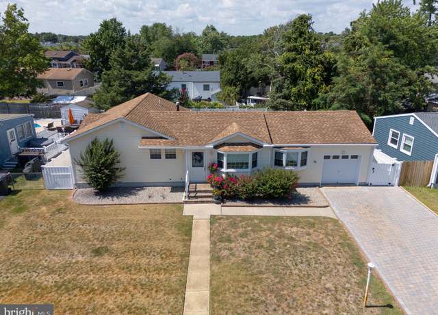 Property at 948 Hazelwood Rd, Toms River, NJ 08753, 3 beds, 2 baths