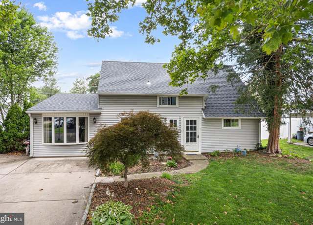 Property at 29 Crabtree Dr, Levittown, PA 19055, 4 beds, 2 baths