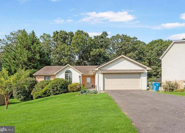 Property at 202 Overview Cir W, Red Lion, PA 17356, 5 beds, 3 baths