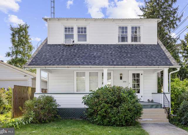 Property at 204 S Alabama Ave, Martinsburg, WV 25401, 3 beds, 2.5 baths