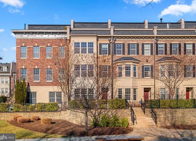 Property at 721 Sentry Sq, Oxon Hill, MD 20745, 4 beds, 4.5 baths