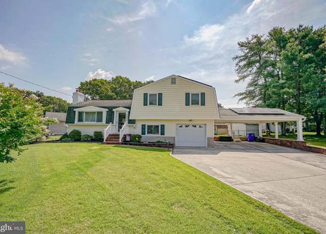 Property at 200 Lakeview Dr, Hammonton, NJ 08037, 3 beds, 2 baths