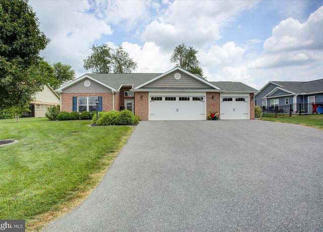 Property at 1343 Treeline Dr, Chambersburg, PA 17202, 3 beds, 2 baths