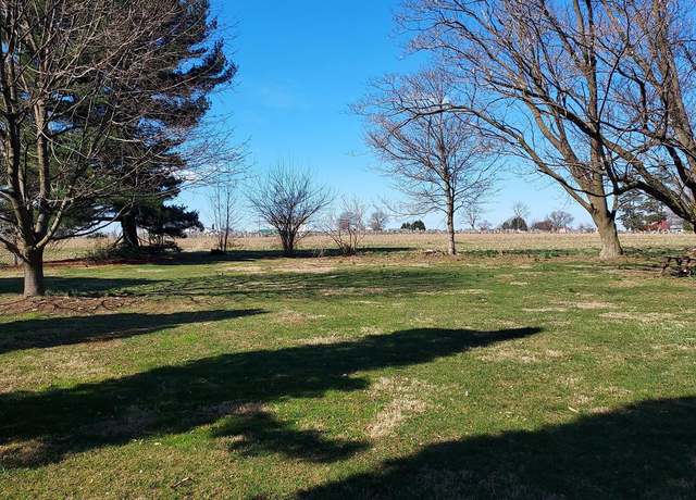 Property at 620 Strasburg Pike, Lancaster, PA 17602, 3 beds, 1.5 baths