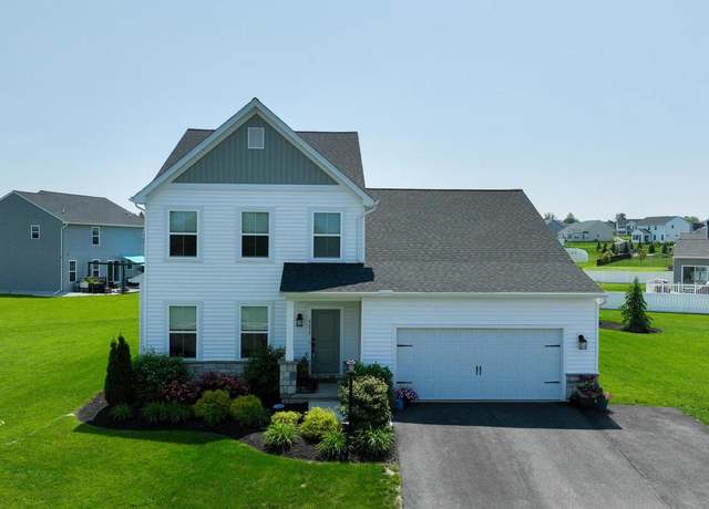 Property at 4052 Country Dr, Dover, PA 17315, 4 beds, 2.5 baths