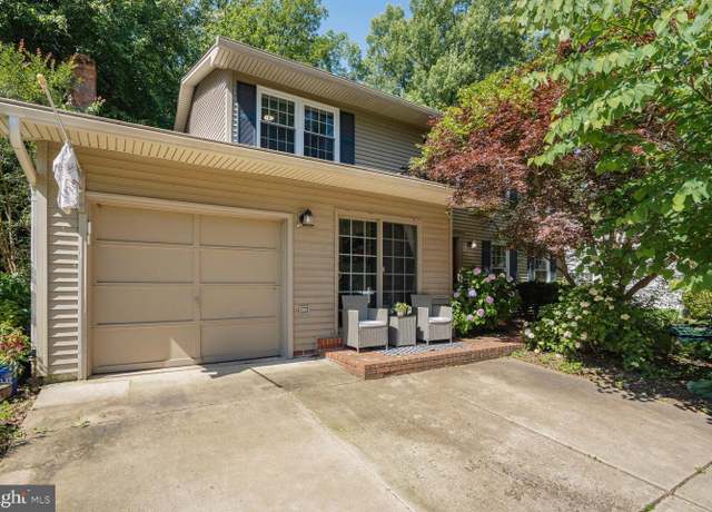 Property at 10911 Carters Oak Way, Burke, VA 22015, 5 beds, 3.5 baths