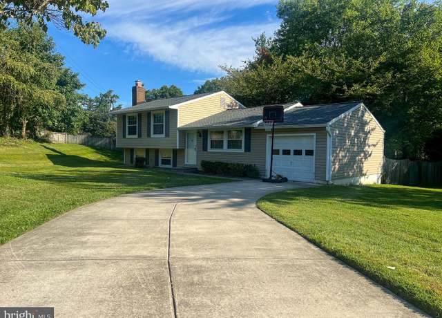 Property at 9914 Brightlea Dr, Vienna, VA 22181, 3 beds, 2.5 baths