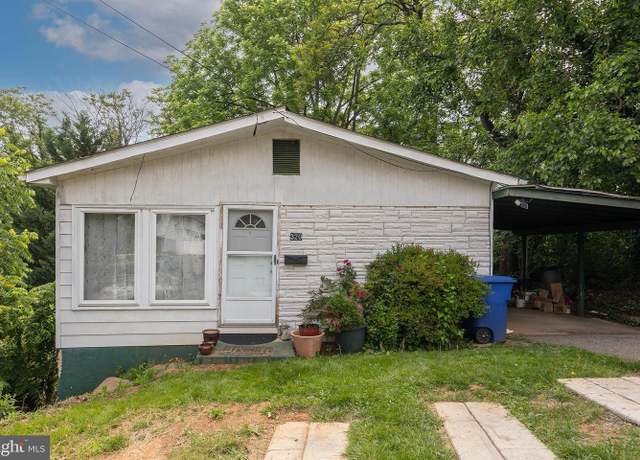 Property at 320 Lee St, Front Royal, VA 22630, 3 beds, 1 bath