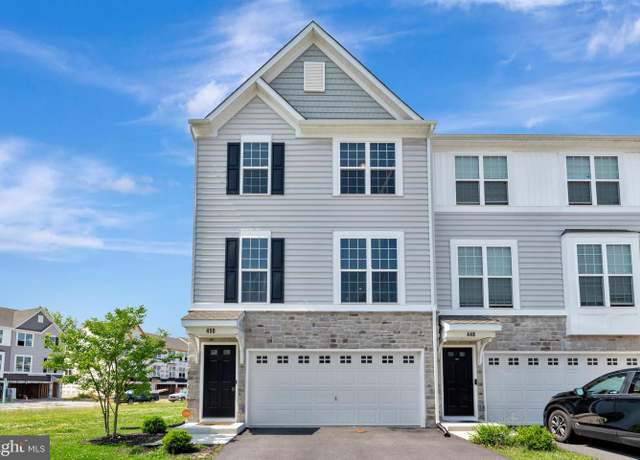 Property at 450 Wyatt Dr, Townsend, DE 19734, 3 beds, 2.5 baths