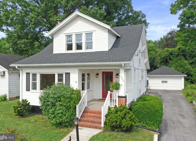 Property at 1029 Pennsylvania Ave, Hagerstown, MD 21742, 4 beds, 3 baths