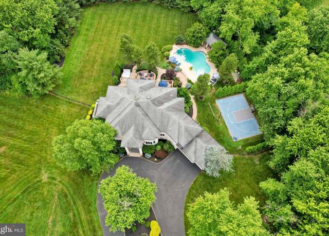 Property at 100 E Holland Rd, Holland, PA 18966, 5 beds, 5.5 baths