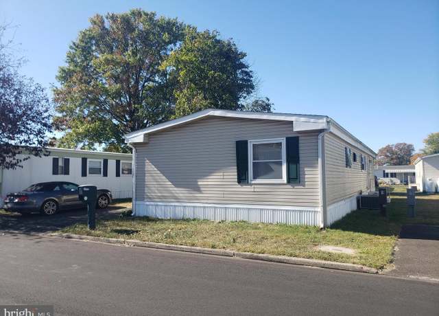 Property at 7820 Hampton Dr, Morrisville, PA 19067, 3 beds, 2 baths